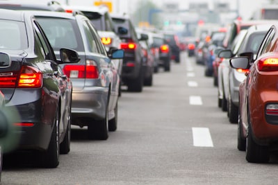 In de file op de A12 ziet Piet één woord op een scherm, en dat klopt pijnlijk goed