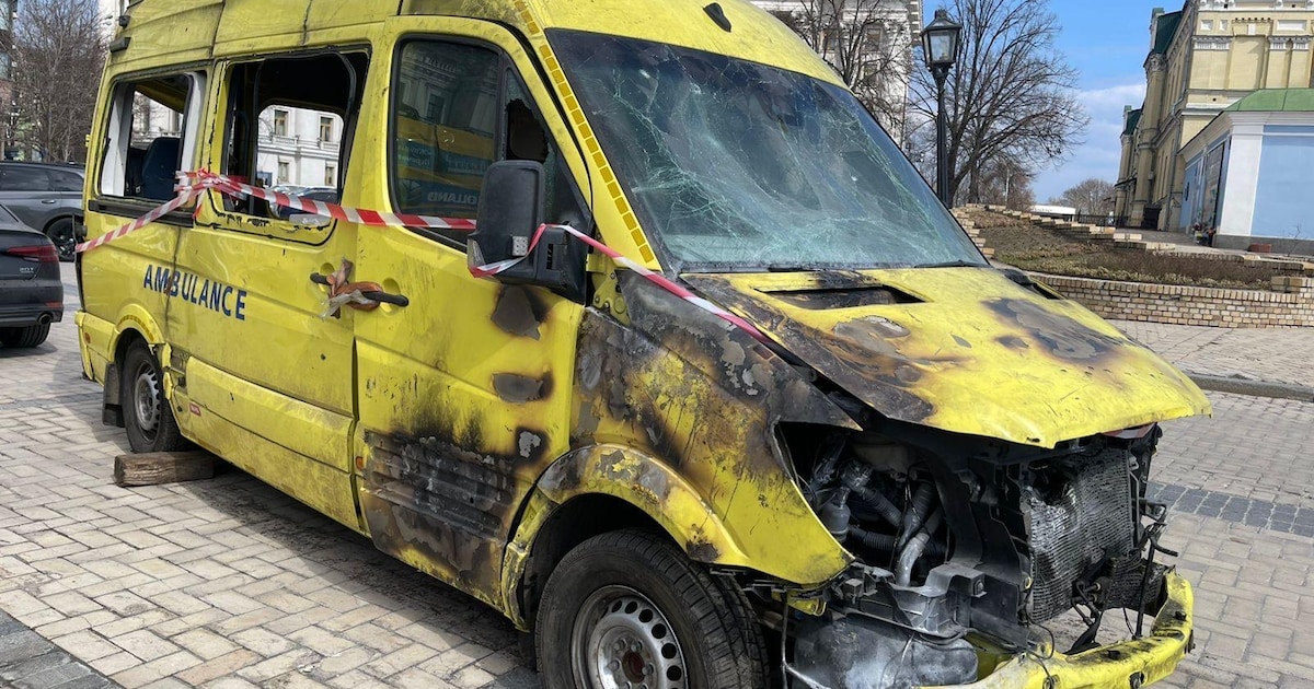 Verwoest door drones: Vrijheidsmuseum krijgt een ‘Even tot hier’-ambulance uit Oekraïne