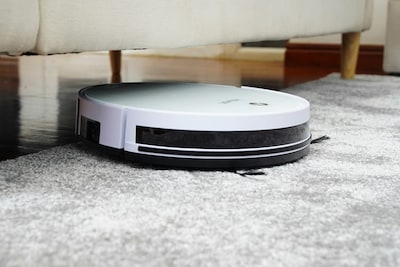 Man uit Taiwan betrapt overspelige vrouw via camera van robotstofzuiger, maar moet zelf de gevangenis in