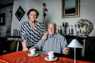 Jan en Gré herbeleven nachtmerrie van nieuwjaarsramp Volendam door Zwitserse brand: ‘Waar is mijn Johan?’