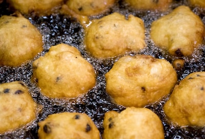 Stop met wegspoelen frituurvet door gootsteen of toilet, zeggen waterschappen: kost miljoenen euro’s