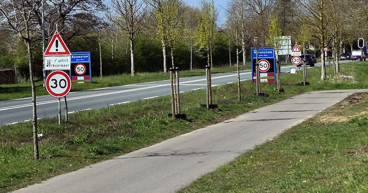 Verwarrend! In luttele meters ga je hier van 30 naar 50 en terug naar ...