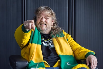 Hagenees Leon, bekend van filmpjes en de term ‘smeerpijperij’, is terug van weggeweest, en hoe