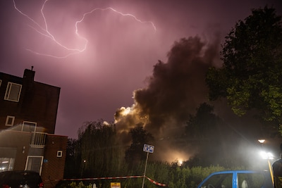 Zo zag een nacht vol onweer eruit in de regio Utrecht, zaterdag blijft het warm en mogelijk opnieuw 