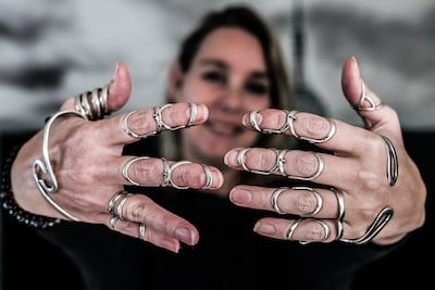 Patiënten zitten met handen in haar nu verzekeraar CZ hun specialist niet meer vergoed: ‘Kunnen maar bij twee artsen terecht’