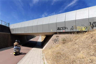 Gevaarlijke fietstunnel aangepakt: het fietspad naar de stad is straks geen sluiproute meer voor aut
