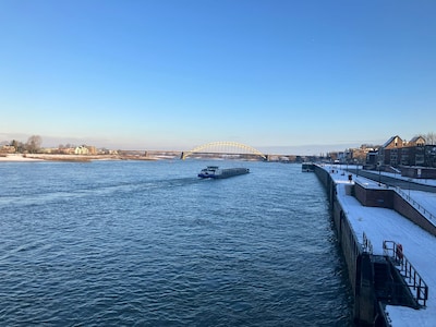 Er komt een bak water aan, peil in de Waal gaat snel omhoog