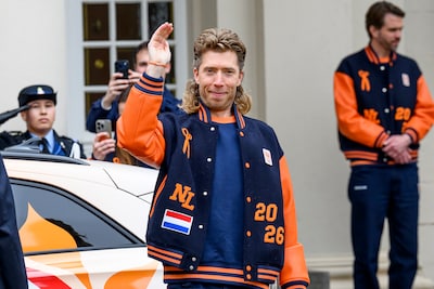 Willem-Alexander gooit frituurpan aan voor schaatser Jorrit Bergsma: ‘Regelen we eventjes’