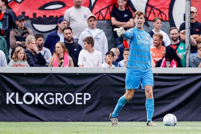 Amateurclub apetrots op hun Robin Roefs, ook al houden ze geen cent over aan ‘de man van ruim tien miljoen’
