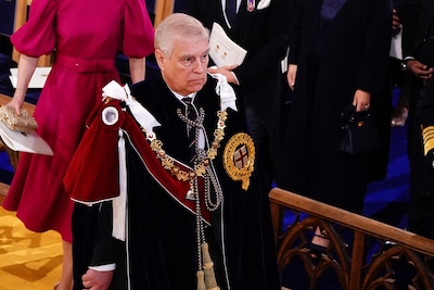 Koning Charles neemt prins-titel af van Andrew en zet hem uit huis: 'Vernederend'