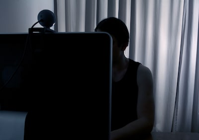 Drutenaar (40) had kinderporno, sprak af met jongetje van 10 en schept nu op over ‘200 slachtoffers’