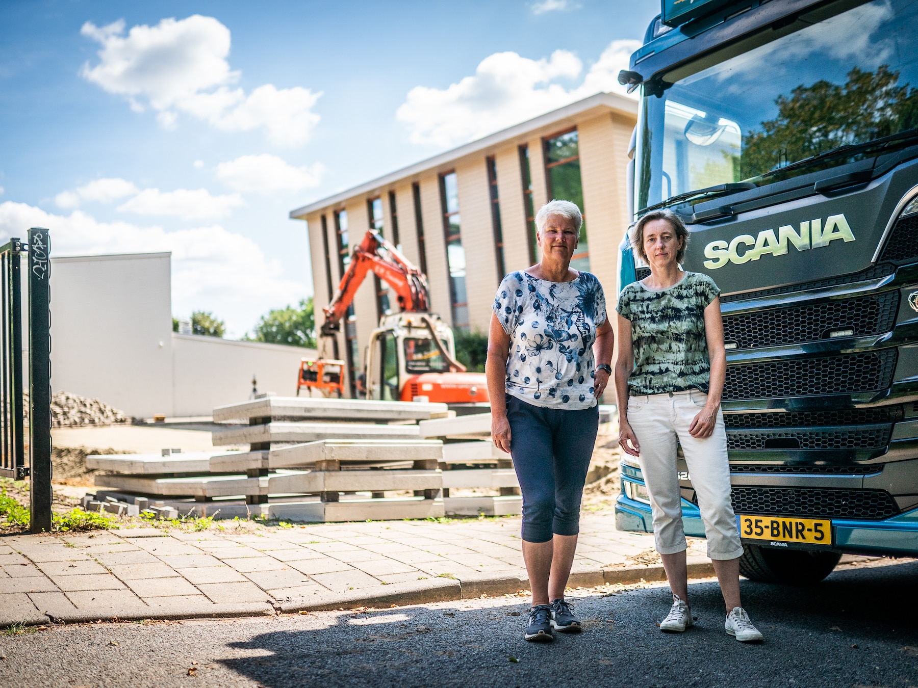 Buurt trekt aan de bel: kort voor het nieuwe schooljaar beginnen ineens de werkzaamheden voor extra lokalen