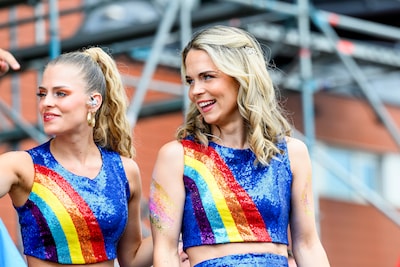 Klaasje neemt nu écht afscheid van K3 en Kelly geeft Max een intieme kus
