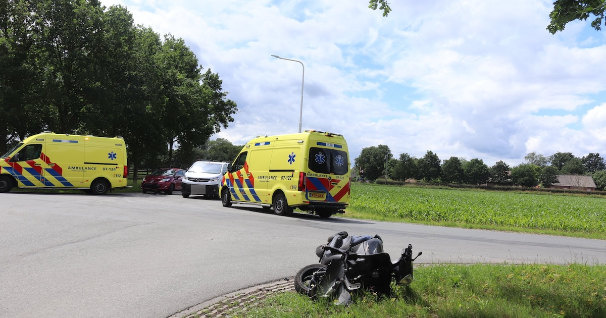 Scooter en auto in botsing op kruising in Lunteren