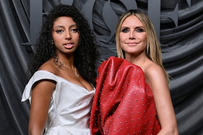 16-jarige dochter van Heidi Klum maakt Paris Fashion Week-debuut