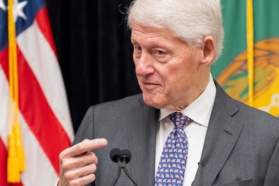 Bill Clinton getuigt over banden met Epstein: ‘Zou nooit in zijn vliegtuig zijn gestapt als ik wist van zijn daden’