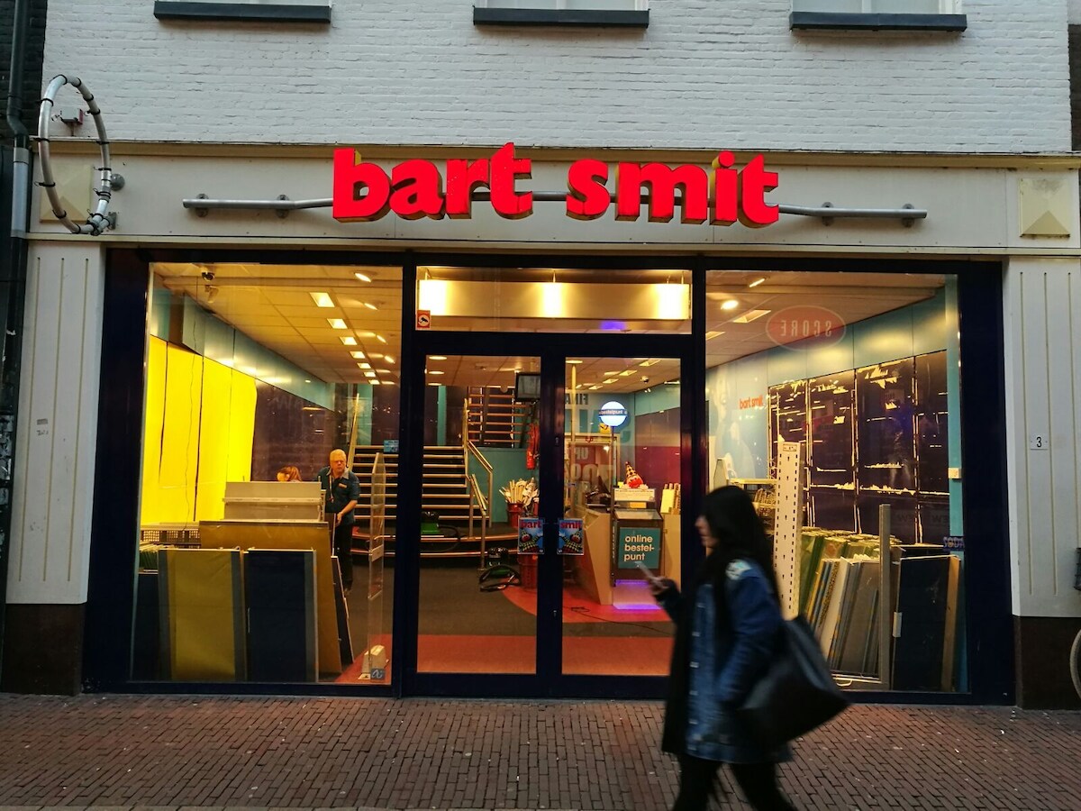 Bart Smit in Arnhem tot op de bodem uitverkocht | Foto | gelderlander.nl