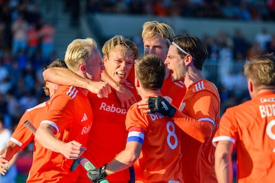 Nederlandse hockeyers naar halve finale na zwaarbevochten gelijkspel tegen Engeland
