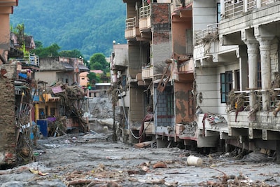 LIVE Overstromingen Nepal | Drie Nederlanders vermist in Nepal na verwoestende overstromingen, Rode Kruis vreest nieuwe vloedgolf