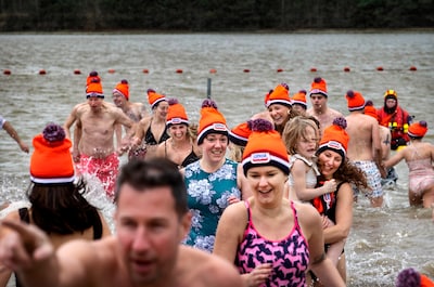 Een watertemperatuur van 3 graden, toch duiken: hier sprongen we het nieuwe jaar tegemoet