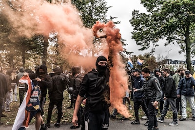 Jongeren delen oproepen tot rellen in Nederlandse steden, agenten bezoeken scholen na heftige berichten