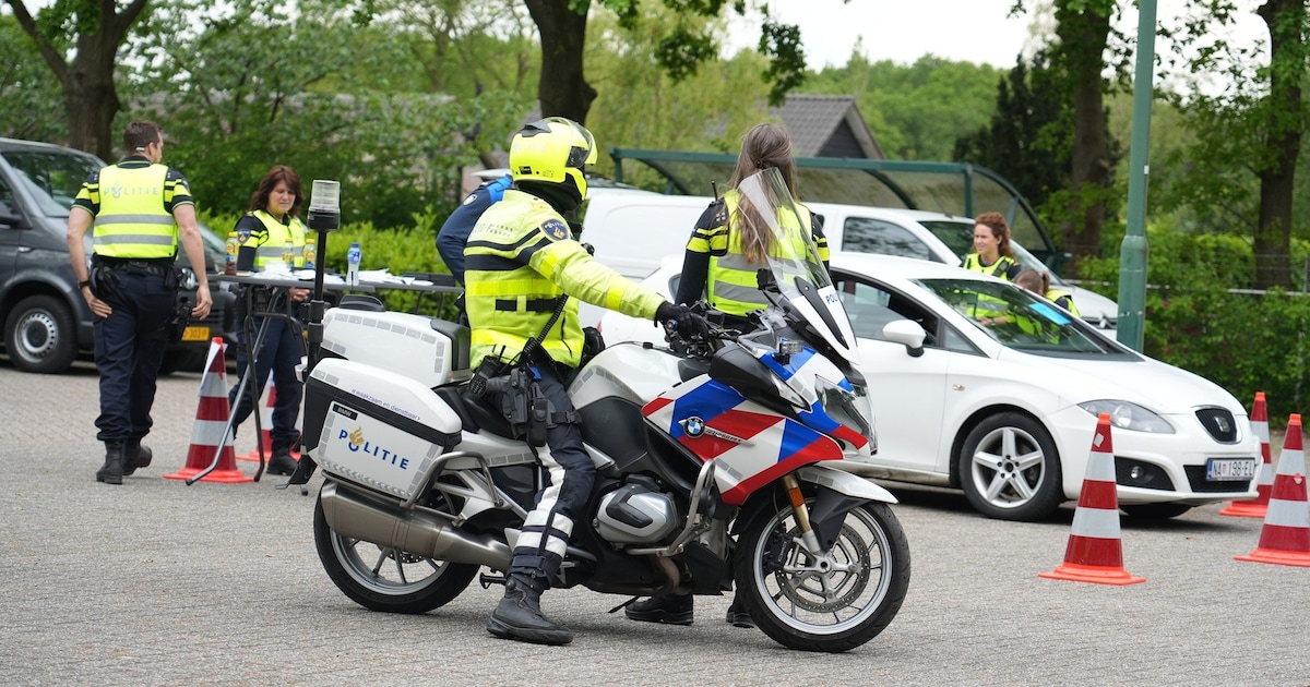 Politie deelt 72 boetes uit bij grote controle in Dongen, twee bestuurders aangehouden