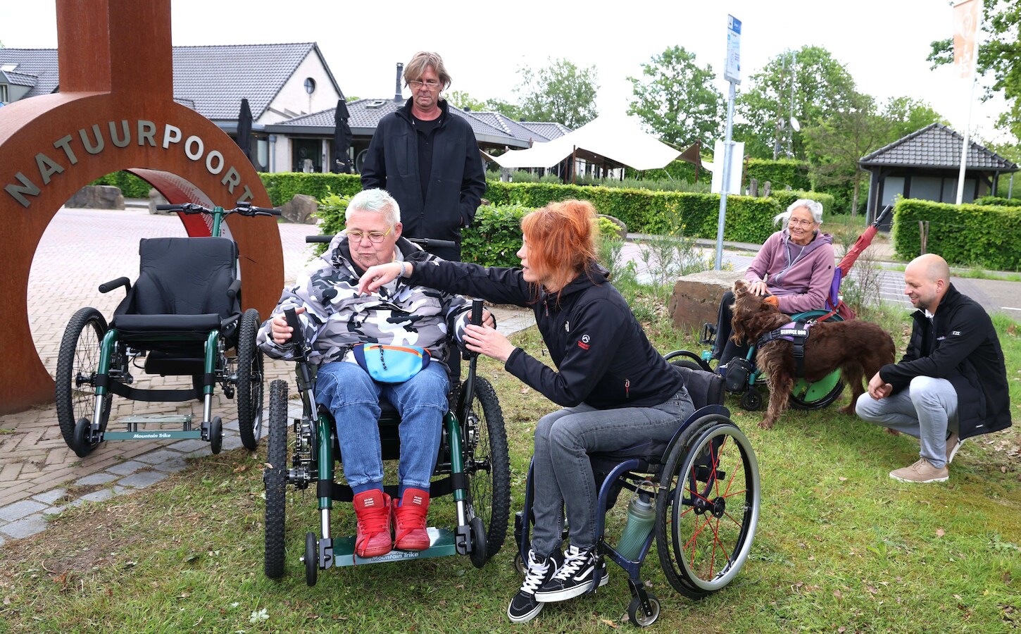 Els test nieuwe offroad rolstoel bij recreatiepark TerSpegelt: ‘Hij ...