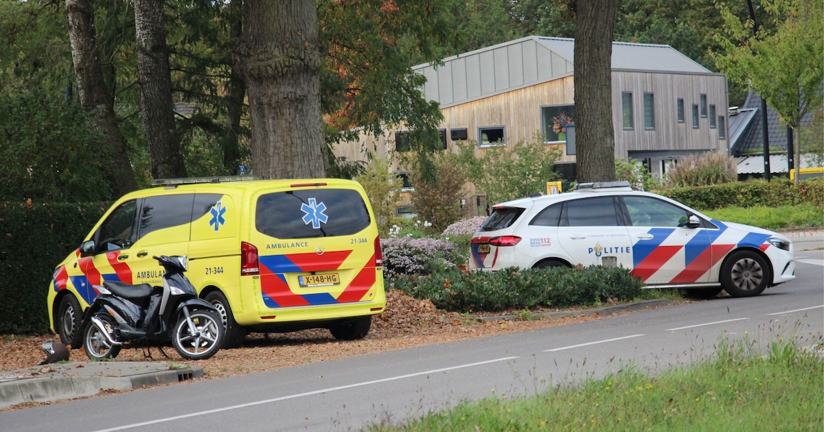 Man valt van zijn scooter in Heesch en raakt gewond, passerende automobilist verleent eerste hulp