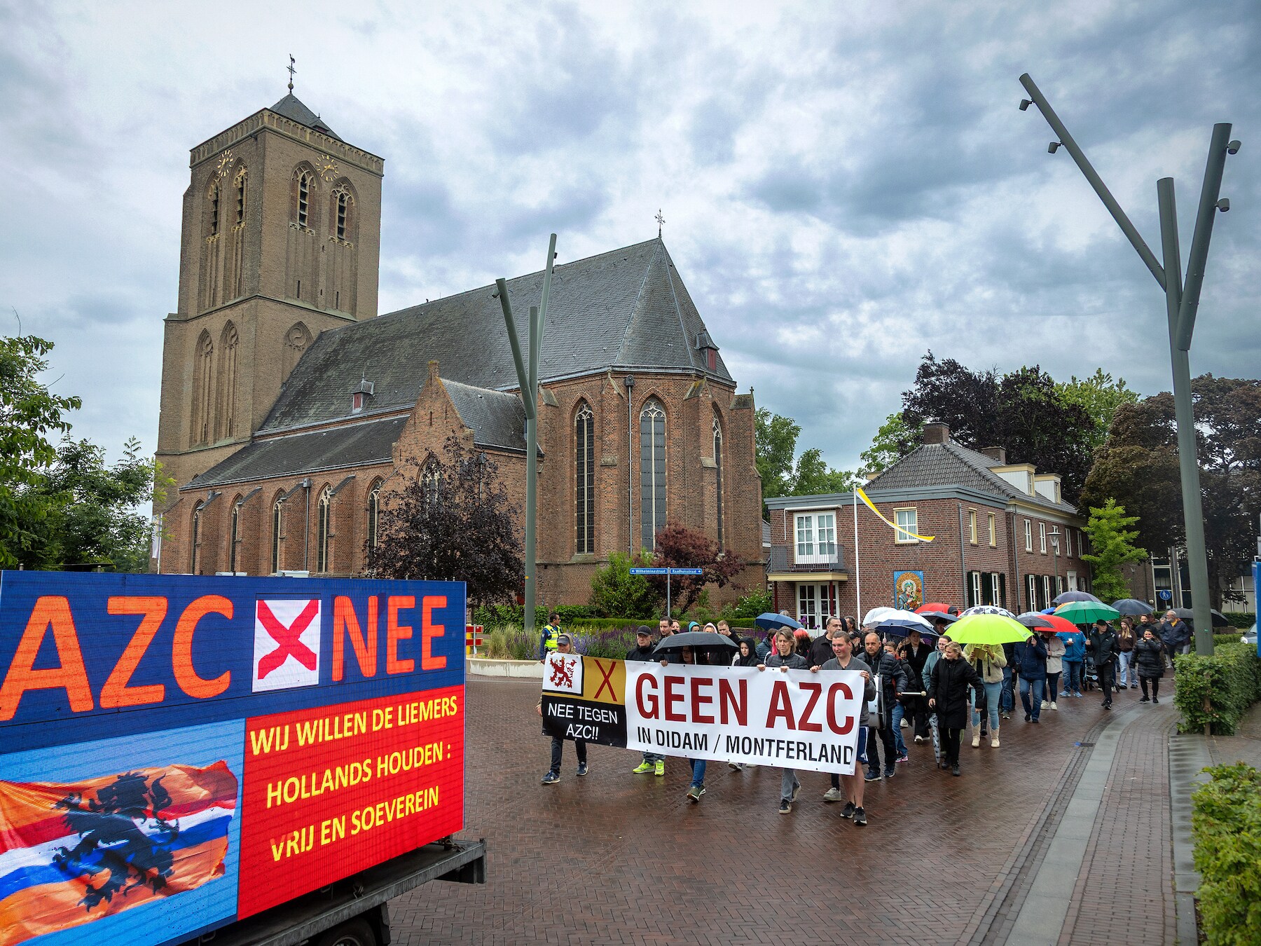 Plek voor azc vinden in dorp blijkt lastig; gemeente houdt besloten bijeenkomst over asielplan