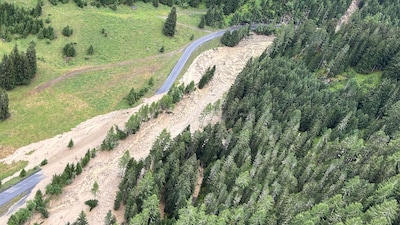 Toeristen vast in Tirol door modderstromen, Oostenrijkse krijgsmacht evacueert 200 mensen