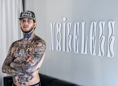 Van rappen op Lowlands naar tattoo-artiest in Utrecht: Menno’s moeder staat altijd achter hem