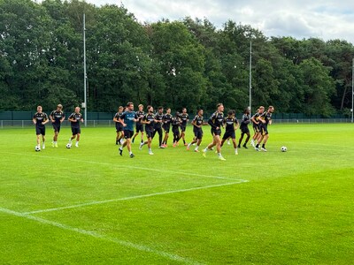 Vitesse traint op hoekschoppen • Nieuwe doelman tekent contract