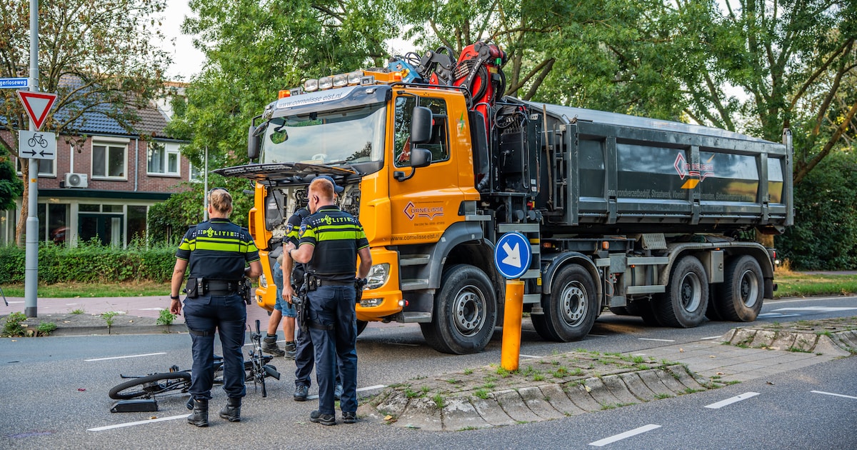 Fietser en vrachtwagen botsen in Doesburg
