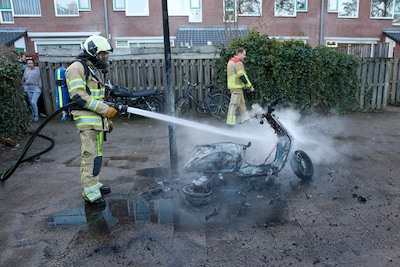 Scooter brandt volledig uit op Promenade in Zeist