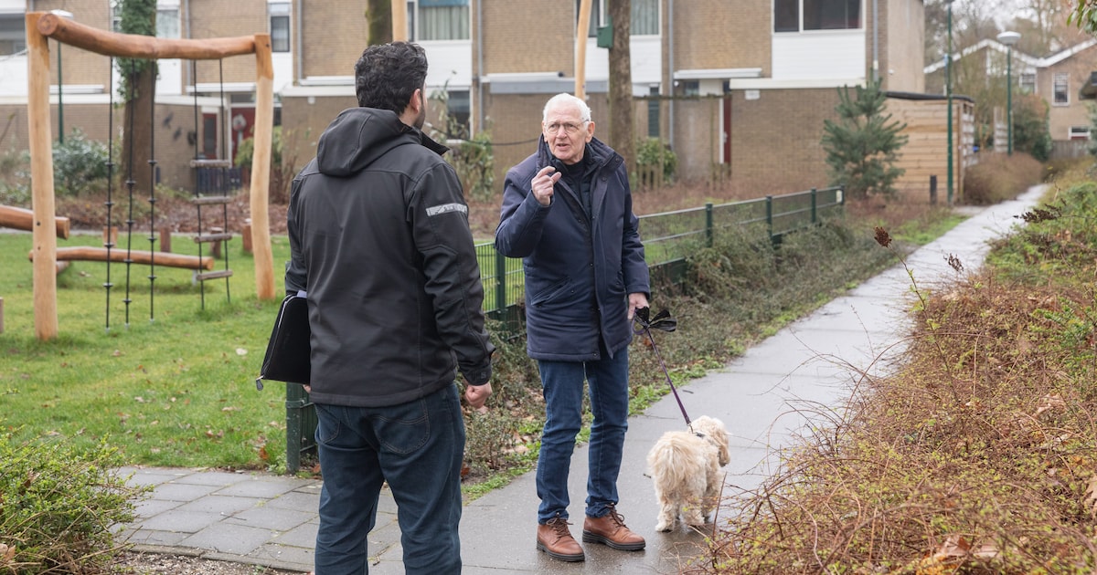 Raadsels rond asbest op straat in Soesterberg: ‘Hoe moet ik dat spul herkennen, geven die dingen lic