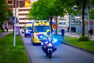 LIVE Hantavirus | Eerste evacuatievlucht cruiseschip op Schiphol geland, colonne met ambulances rijdt naar LUMC