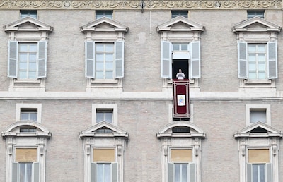 Paus Leo verhuist naar ‘uitbundig paleis’ waar vorige paus niet in wilde wonen