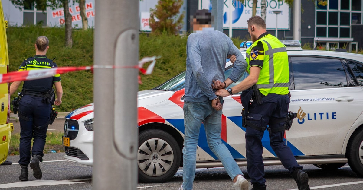 Baby onder de zes gewonden bij ernstig ongeluk in Zwolle, bestuurder zit vast.