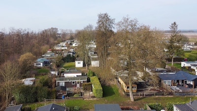 Eigenaar met handen in het haar door illegale bewoning op zijn vakantiepark Betuwse Hofjes, gemeente grijpt in