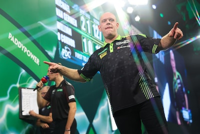 Ouderwets verbeten Michael van Gerwen herpakt zich met sterk spel op WK darts: ‘Zit een stijgende lijn in’