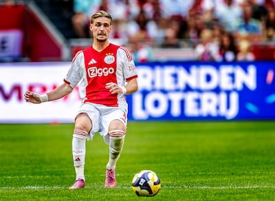 Zaakwaarnemer Kenneth Taylor kritisch op Ajax na mislopen zomerse transfer: ‘Zien Porto als club uit een derdewereldland’