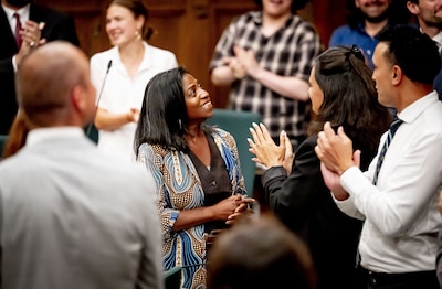Dit is Joan Nunnely, de activistische politicus die onverwacht wethouder werd in Rotterdam