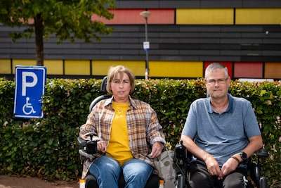 Overblijfouders Marcel en Esther na 18 jaar aan de kant geschoven: ‘Omdat we in een rolstoel zitten’