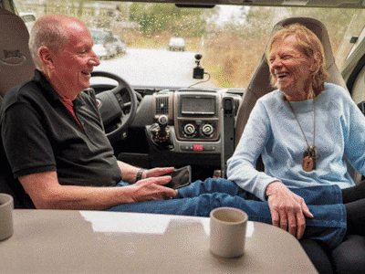 Na hun laatste reis door Europa overleed Wil met glimlach op haar gezicht: nu reist Hans alleen verder