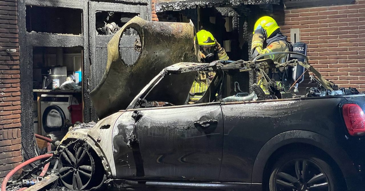 Auto brandt ‘s nachts uit in Berg en Dal: ‘Ik hoorde een knal en zag vlammen’ | 112 nieuws Berg en D