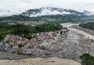 Families van vermiste Maaike (51) en Christiaan (29) ‘leven tussen hoop en vrees’ na overstroming in Nepal