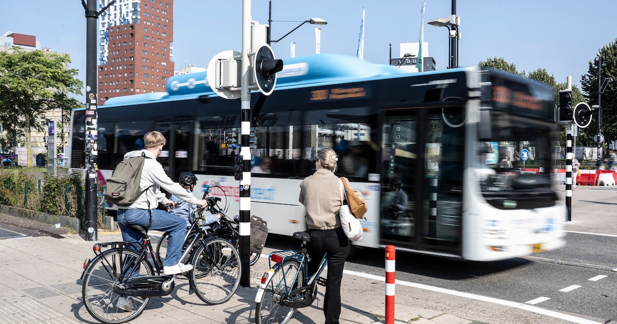 Wethouder krijgt kritiek op niet werkende ‘stoplichten’ bij busbaan ...