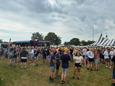 LIVE Zwarte Cross 2026 | Eerste buikschuiver door de modder • Festivalterrein is open