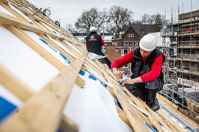 Strijd om technici laait op door defensiegeld: woningbouw, bruggen en stroomnet vissen in dezelfde vijver