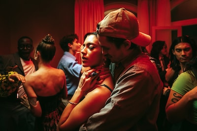 In nieuwe serie Privilèges moet je overleven in meest luxe hotel van Parijs: ‘De klant is heer en meester’